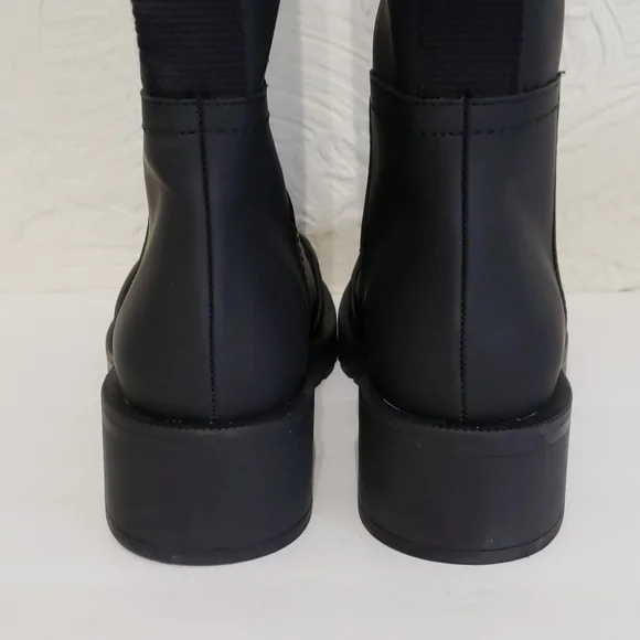 RARE ZARA Lug Sole Low Heel Black Rubberized Bloggers Favorite Size 7.5 - Picture 9 of 10